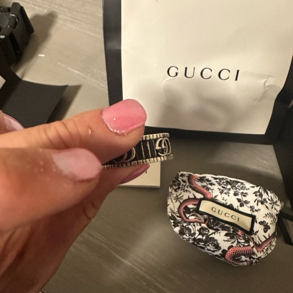 Gucci Ring size 17/ size 8 amazing condition - Picture 5 of 9